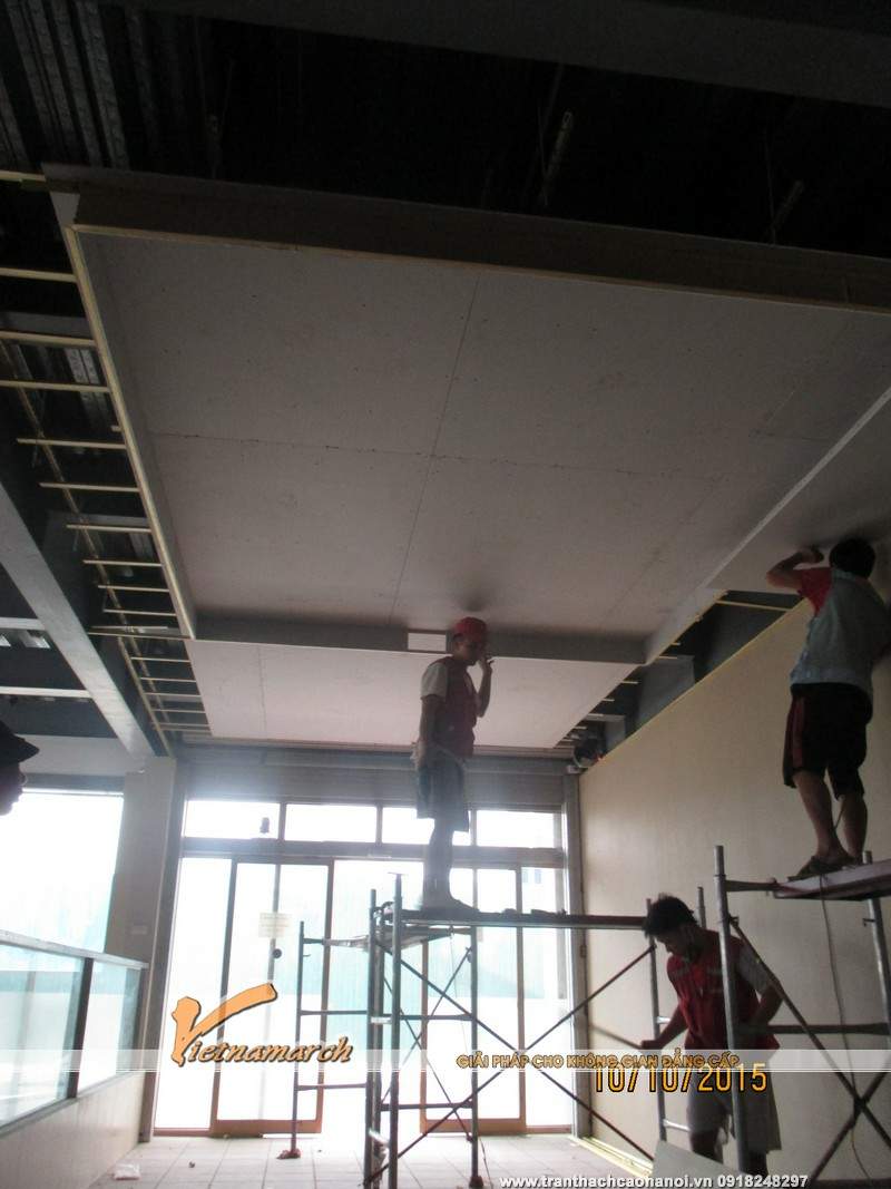 Làm trần thạch cao cho showroom phào chỉ, vật liệu trang trí nội thất số 69 Lê Văn Lương 04