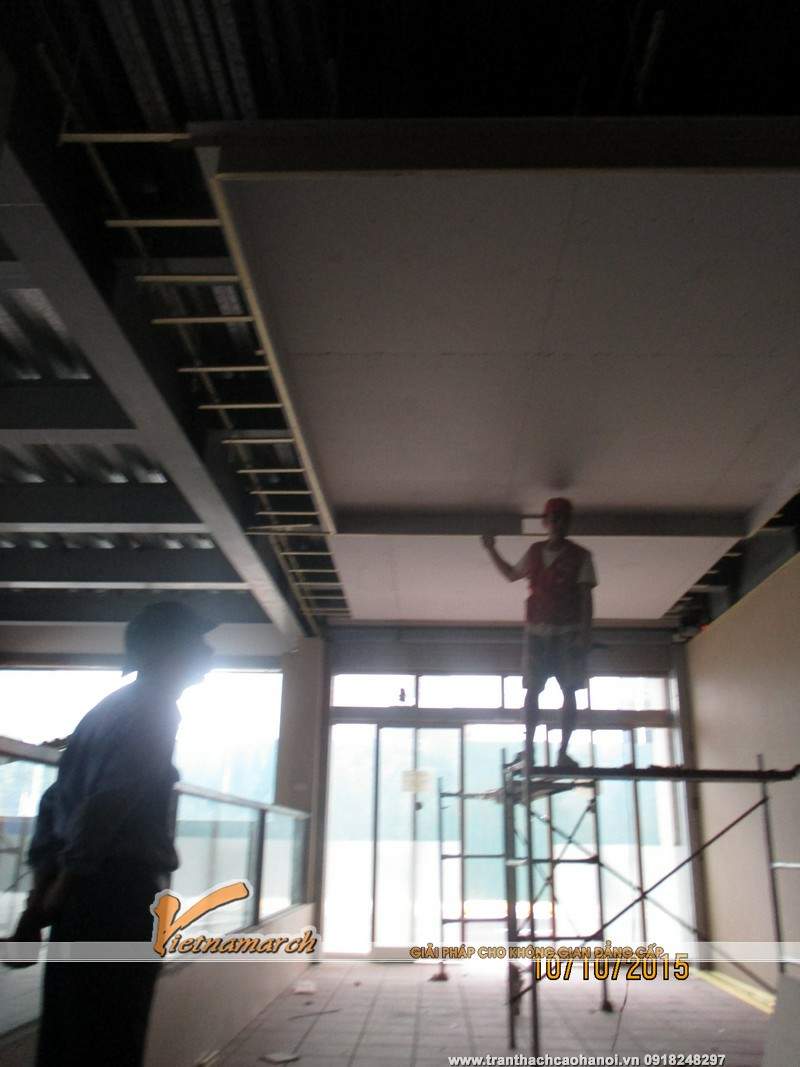Làm trần thạch cao cho showroom phào chỉ, vật liệu trang trí nội thất số 69 Lê Văn Lương 05