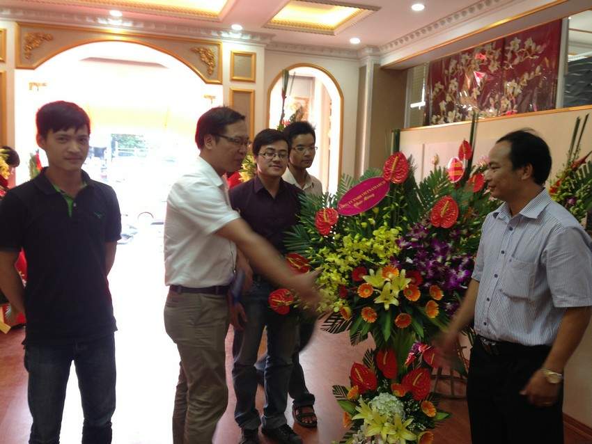 Showroom cung cấp các sản phẩm về phào chỉ, vật liệu trang trí nội thất tại số 69 Lê Văn Lương ...
