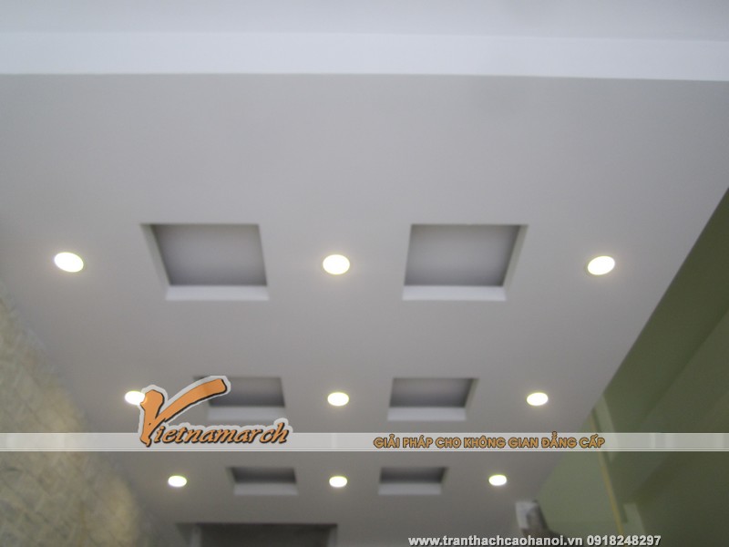 Đèn led âm trần với ánh sáng dịu nhẹ, loại bóng chất lượng tiết kiệm điện năng được sử dụng cho trần thạch cao nhà anh Vượng